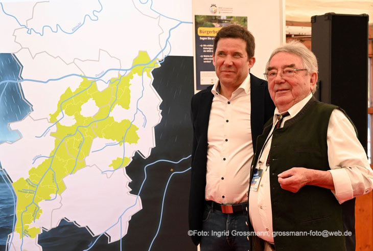 der neue Landrat von Neuburg-Schrobenhausen Thomas Mack und Veranstalter Josef Pl&ouml;ckl auf der SOBA 2026 (&copy;Foto: Ingrid Grossmann) 